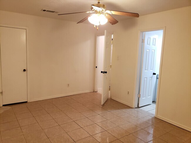 Building Photo - 8715 Sherrywood Dr