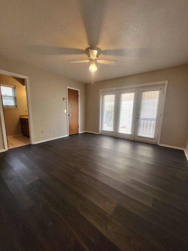 Building Photo - (2) Bed/(2) Bath w/ Storm Shelter Avail NOW!