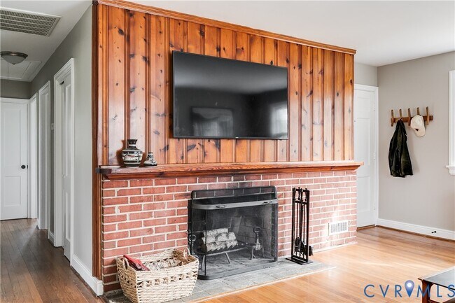 Building Photo - 3342 Grandview Dr