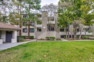 Building Photo - 1 Bed 1 Bath With Lots of Amenities!
