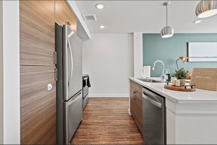 Building Photo - 120 N Madison Ave