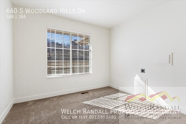 Building Photo - Spacious Single-Family Home in Woodland Hills