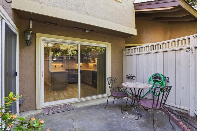 Building Photo - Renovated Los Gatos Townhome