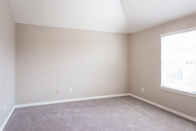 Building Photo - 8023 Louise Oak Ct
