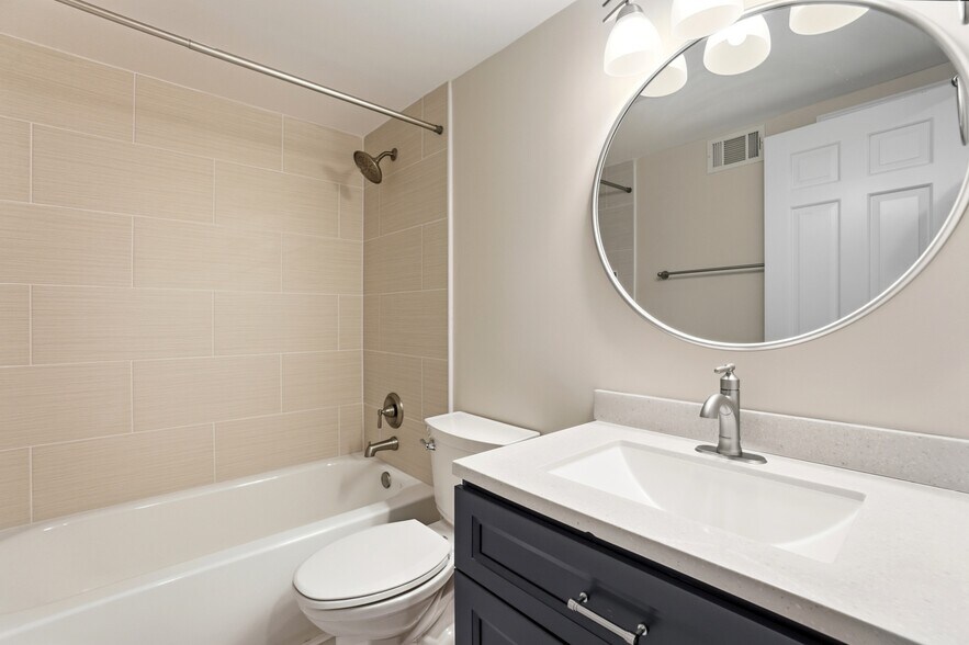 Building Photo - 9760 Bunker Hill Ln