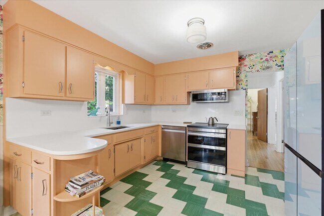Building Photo - 9237 Lincolnwood Dr