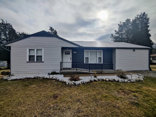 Building Photo - 220 E Hendron Chapel Rd