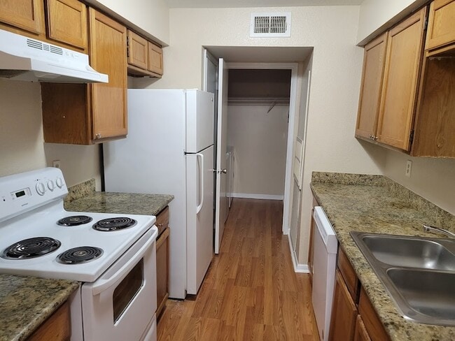 Building Photo - 6606 De Moss Dr
