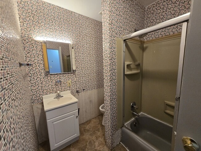 Building Photo - 4521 Rushmore Dr NE