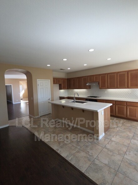 Building Photo - 27635 Whisperwood Dr