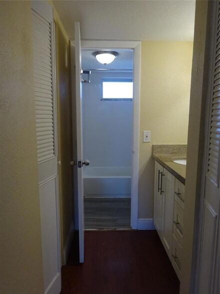 Building Photo - 6050 NW 64th Ave