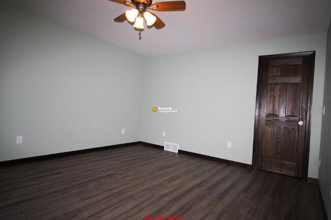 Building Photo - Home located in Family Friendly Neighborhood