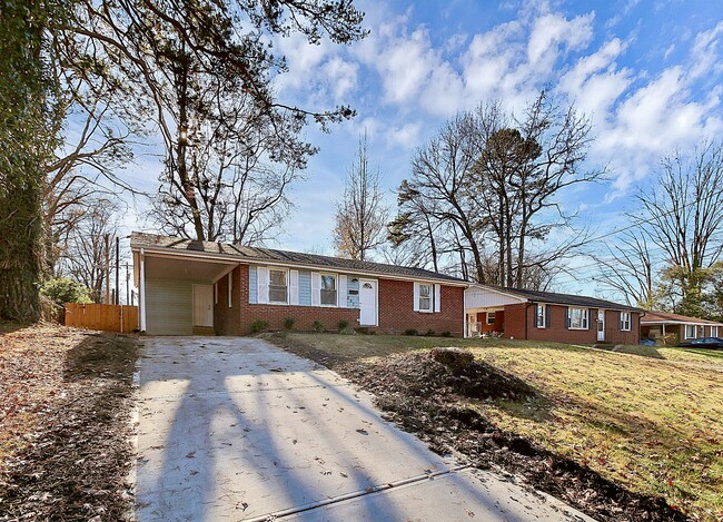 Building Photo - 2921 Ravencroft Dr