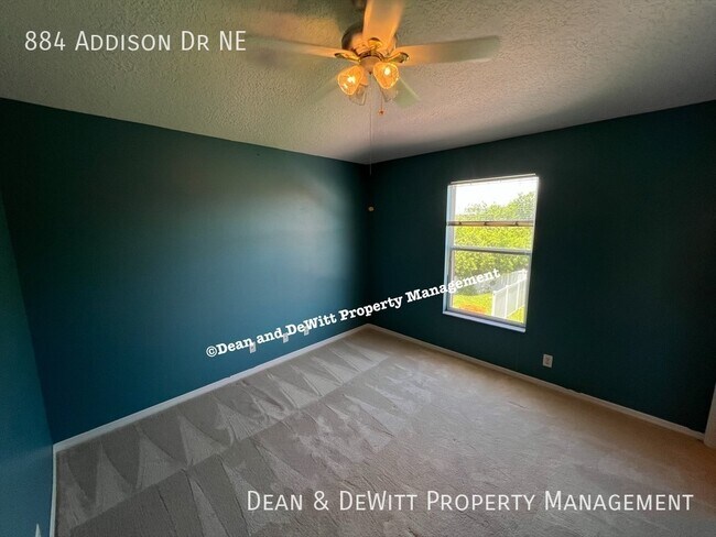 Building Photo - 884 Addison Dr NE