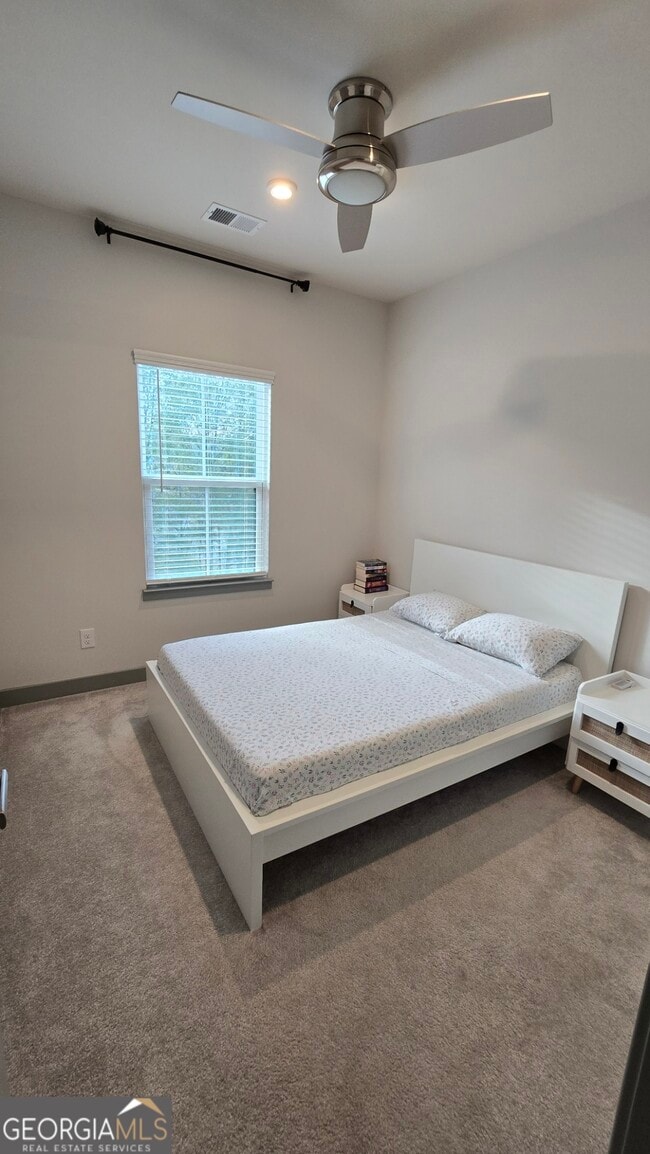 Building Photo - 115 Climbing Ivy Cir