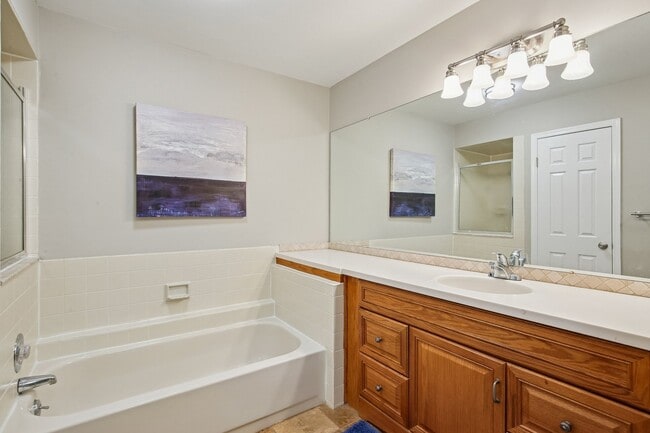 Building Photo - 13 Eton Ct