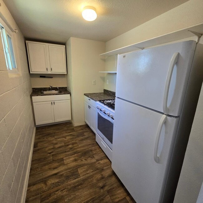 Building Photo - 541 Cardenas Dr SE