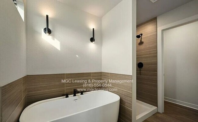 Building Photo - Oak Ridge Falls – Modern 3-Bedroom Townhome with 2-Car Garage
