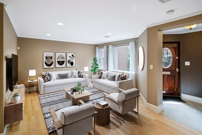 Building Photo - 39 Symphony Rd