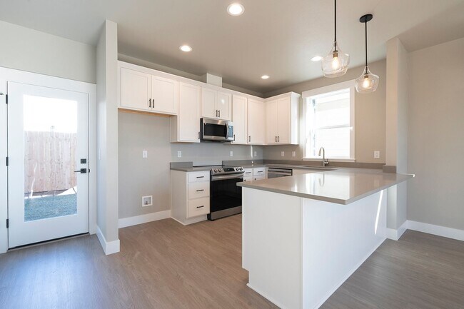 Building Photo - 2 Weeks Free Rent W/ Approved Application ...