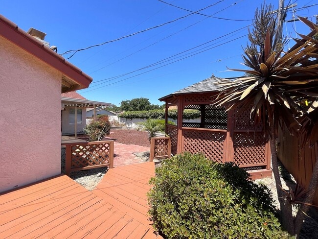 Building Photo - Beautifully Maintained Northern Vandenberg...