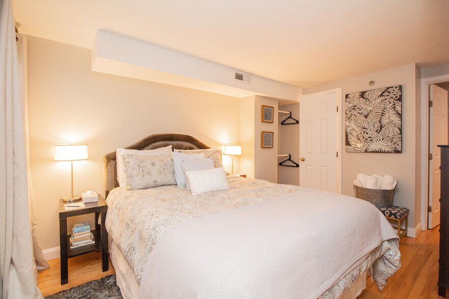 Building Photo - 24 Jay St