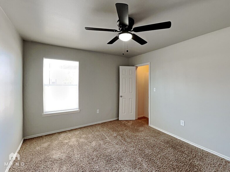 Building Photo - 524 N Brentwood Ave