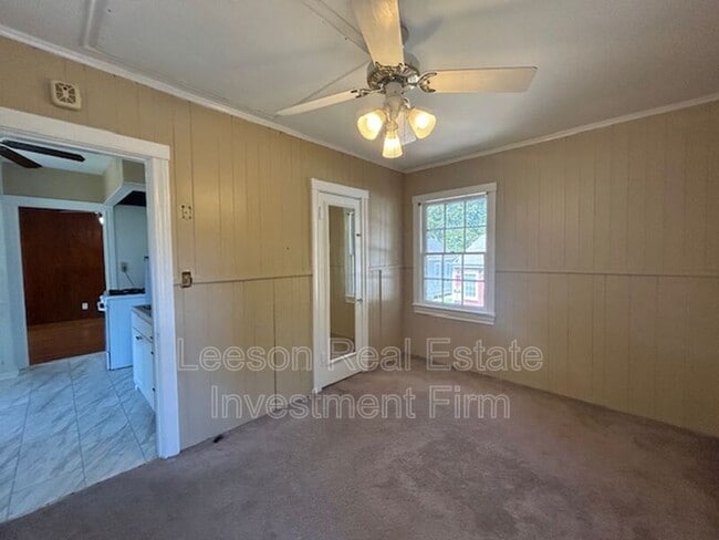 Building Photo - 3433-3433 Beverly Pl