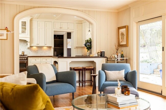 Building Photo - 870 Wellesley Dr NW