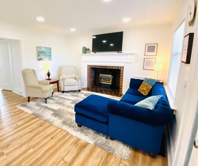 Building Photo - Beautiful Historic Home on Front Street in Lynden