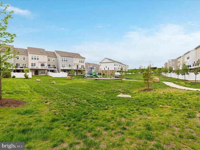 Building Photo - 42939 Running Creek Square