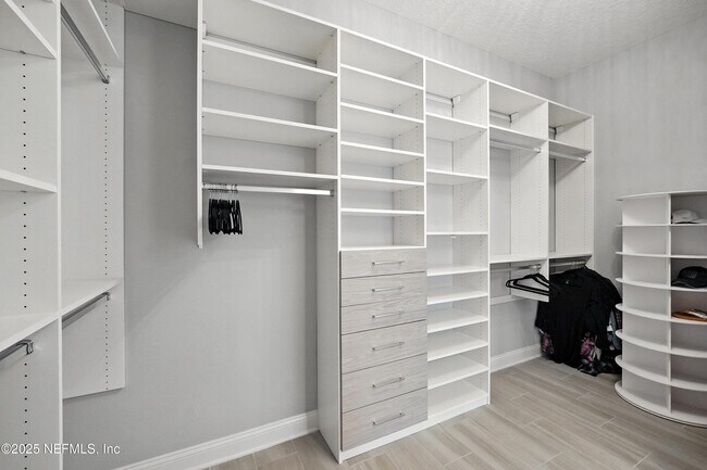 Building Photo - 21 Rockhurst Trl