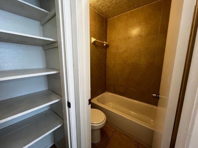 Building Photo - 2 Bedroom 2 Bath in Missouri City, Tx
