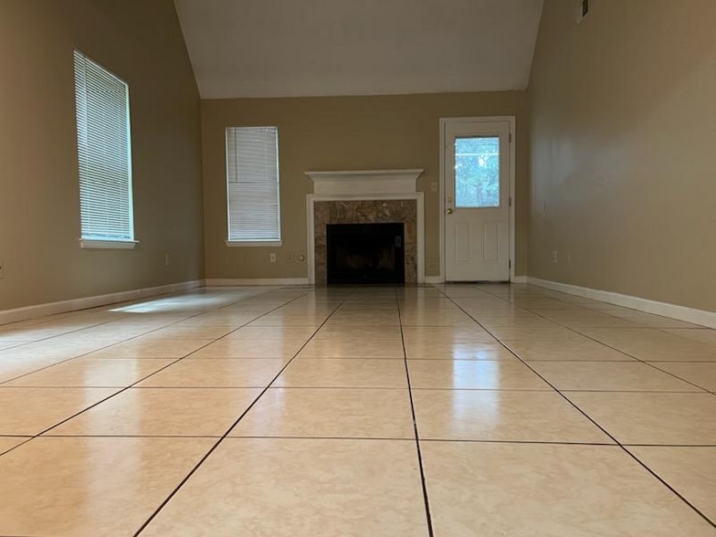 Building Photo - 3010 Majestic Park Ct