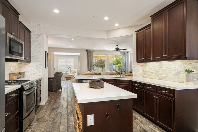 Building Photo - 51234 Longmeadow St