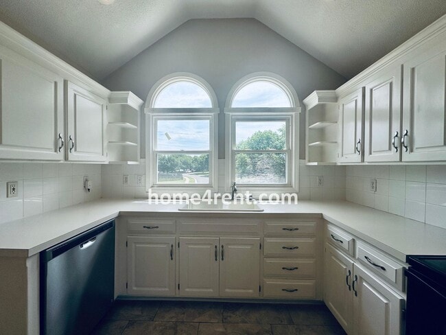 Building Photo - Brand New Paint, Wood Floors, Walkout Fini...