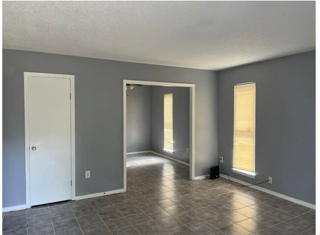 Building Photo - 3273 Ridgemont Ave