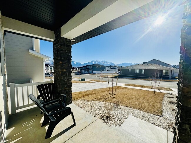 Building Photo - 2687 N Snowberry Dr