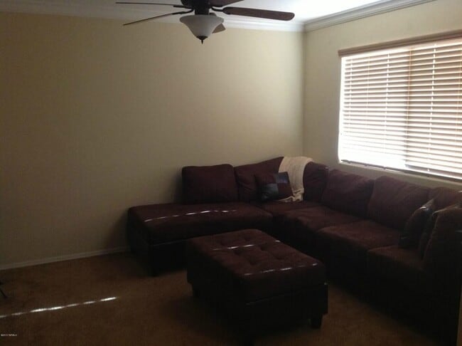 Building Photo - Spacious Rita Ranch Home with Modern Comfo...