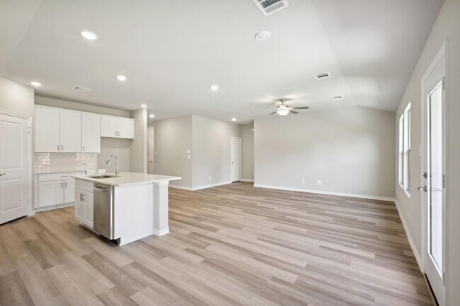 Building Photo - 2209 Dunbar Dr