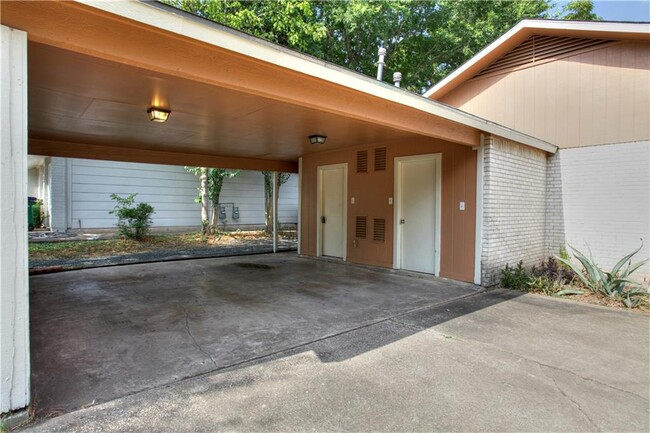 Building Photo - 5808 Emerald Forest Dr