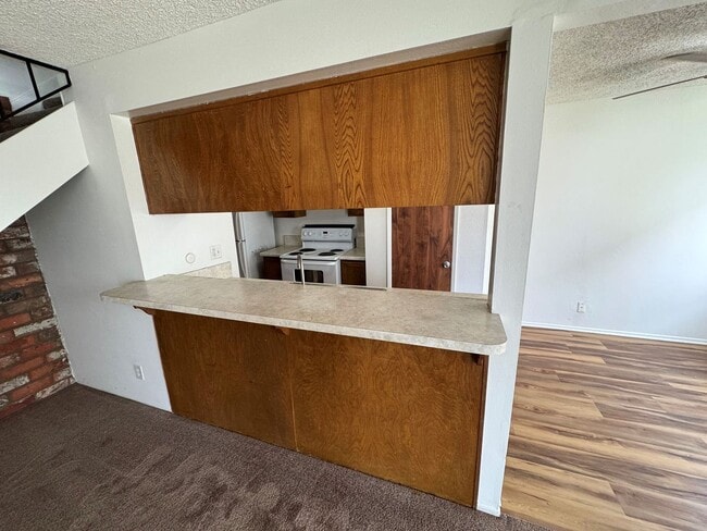 Building Photo - Centrally Located McKeon Condo