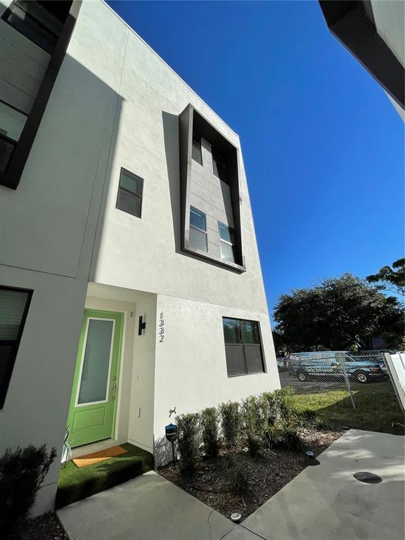 Primary Photo - 1332 W Gray St