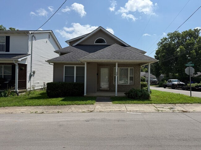 Building Photo - 3 Bedroom Available Now!