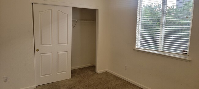 Building Photo - Natomas Park 5 bedroom 3 full bath home av...