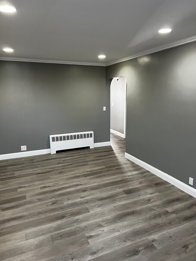 Building Photo - 8464 Little Neck Pkwy