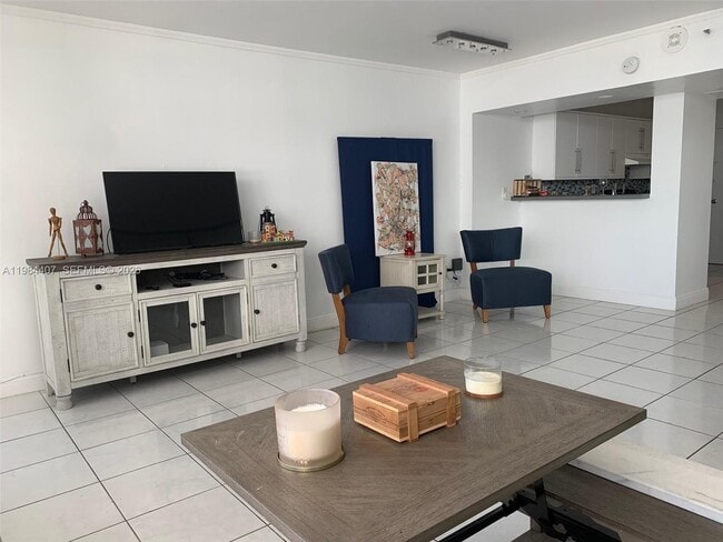 Building Photo - 100 Lincoln Rd