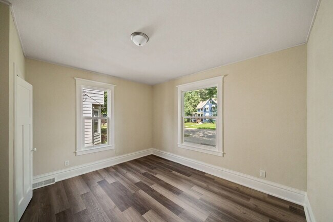 Building Photo - 1439 8th Ave