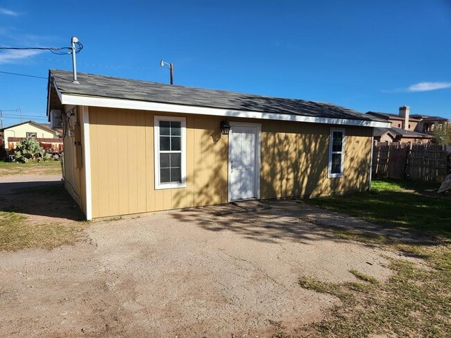 Building Photo - 407 W Mable St