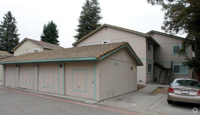 Primary Photo - 944 Civic Center Dr